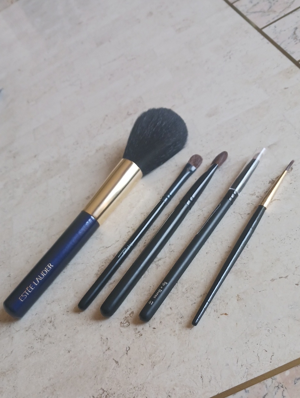 Make-up Brushes/ NEW....5 BRUSHES,,SEE DESCRIPTIONS